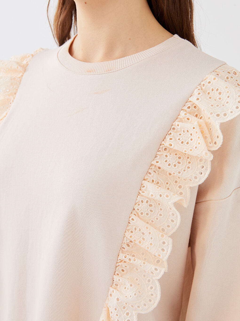 Ekru Bisiklet Yaka Fırfır Detaylı Uzun Kollu Oversize Kadın Sweatshirt Tunik-3