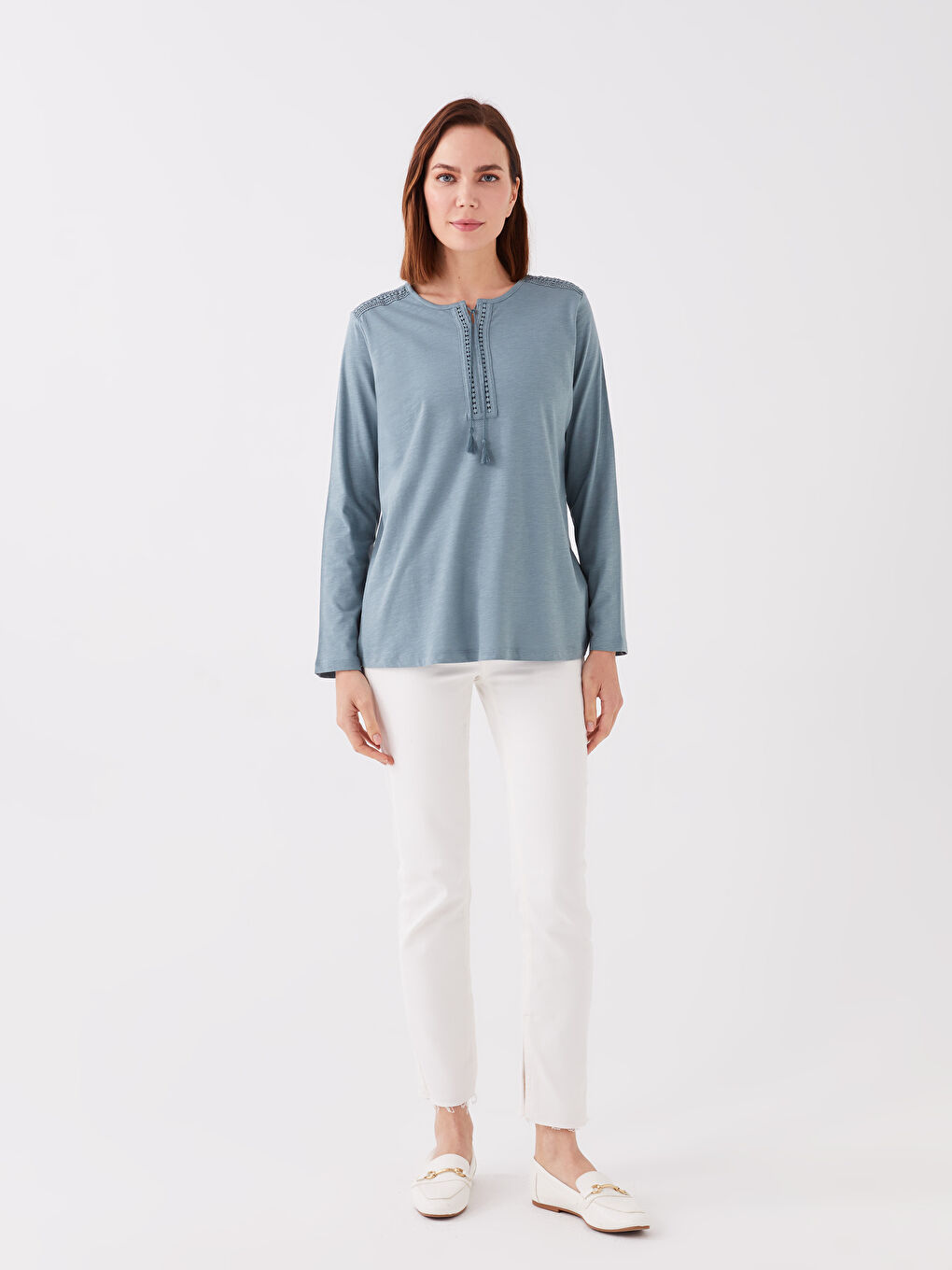 Mavi Bağlamalı Yaka Nakışlı Uzun Kollu Kadın Bluz-2