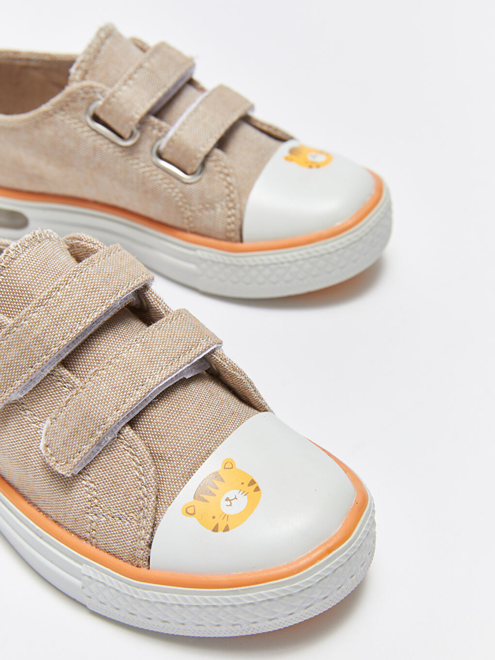 LC Waikiki Lighted Sole Hook and Loop Closure Baby Boy Sneakers -S3FN97Z1-V2K