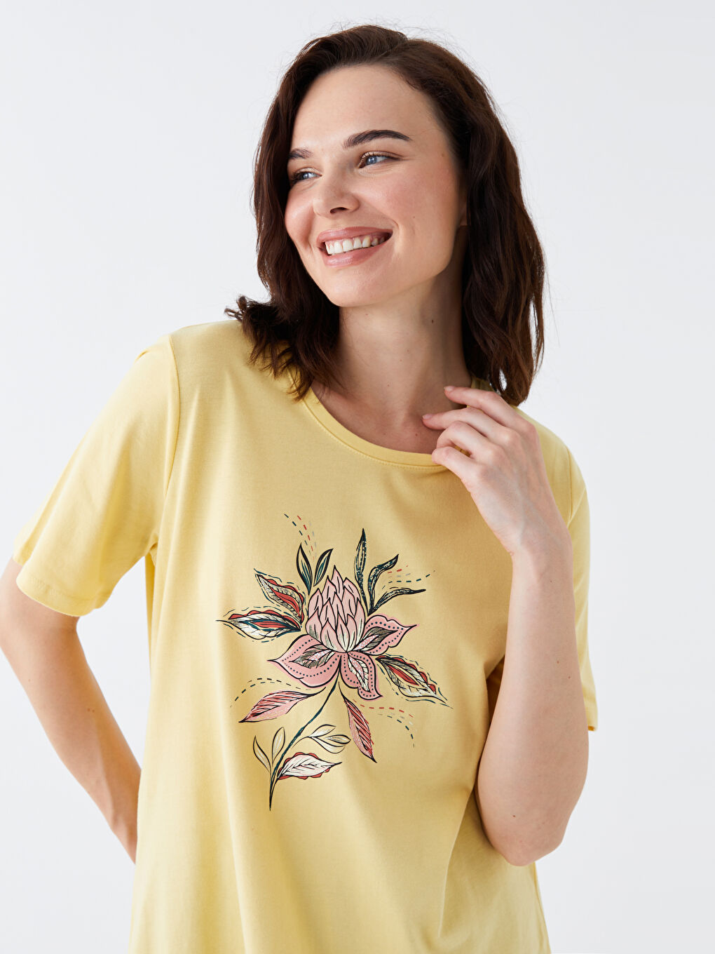 Sarı Bisiklet Yaka Baskılı Kısa Kollu Kadın Tişört