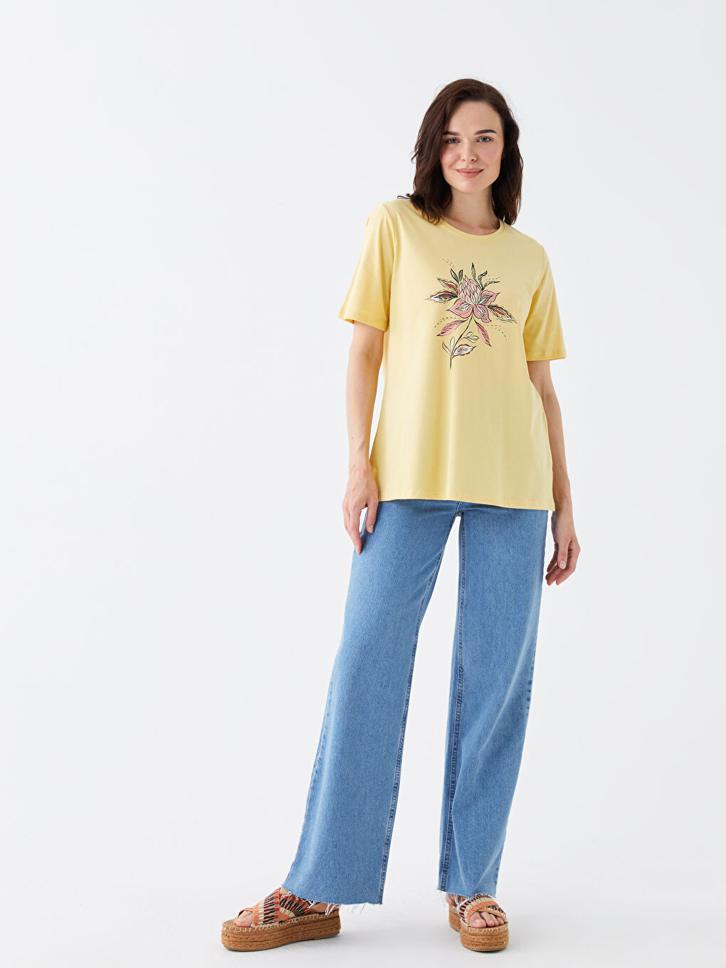 Sarı Bisiklet Yaka Baskılı Kısa Kollu Kadın Tişört-1