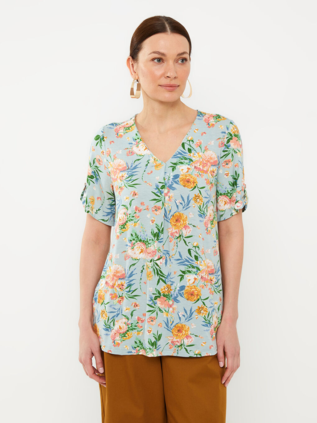 Yeşil V Yaka Çiçekli Kısa Kollu Kadın Tişört