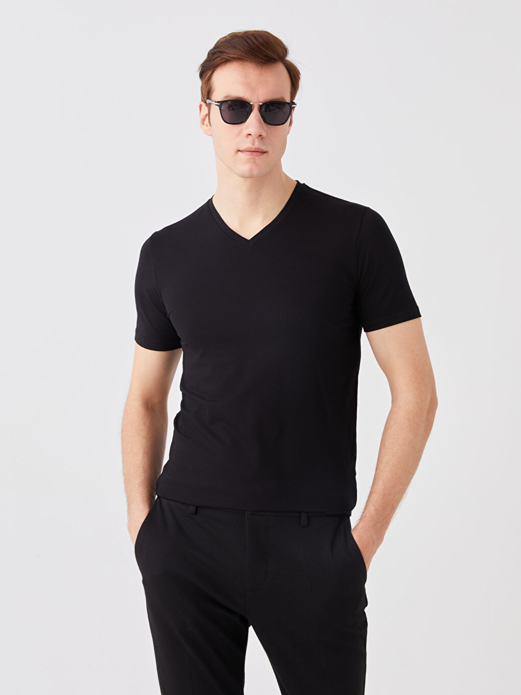 Siyah V Yaka Kısa Kollu Penye Erkek Tişört