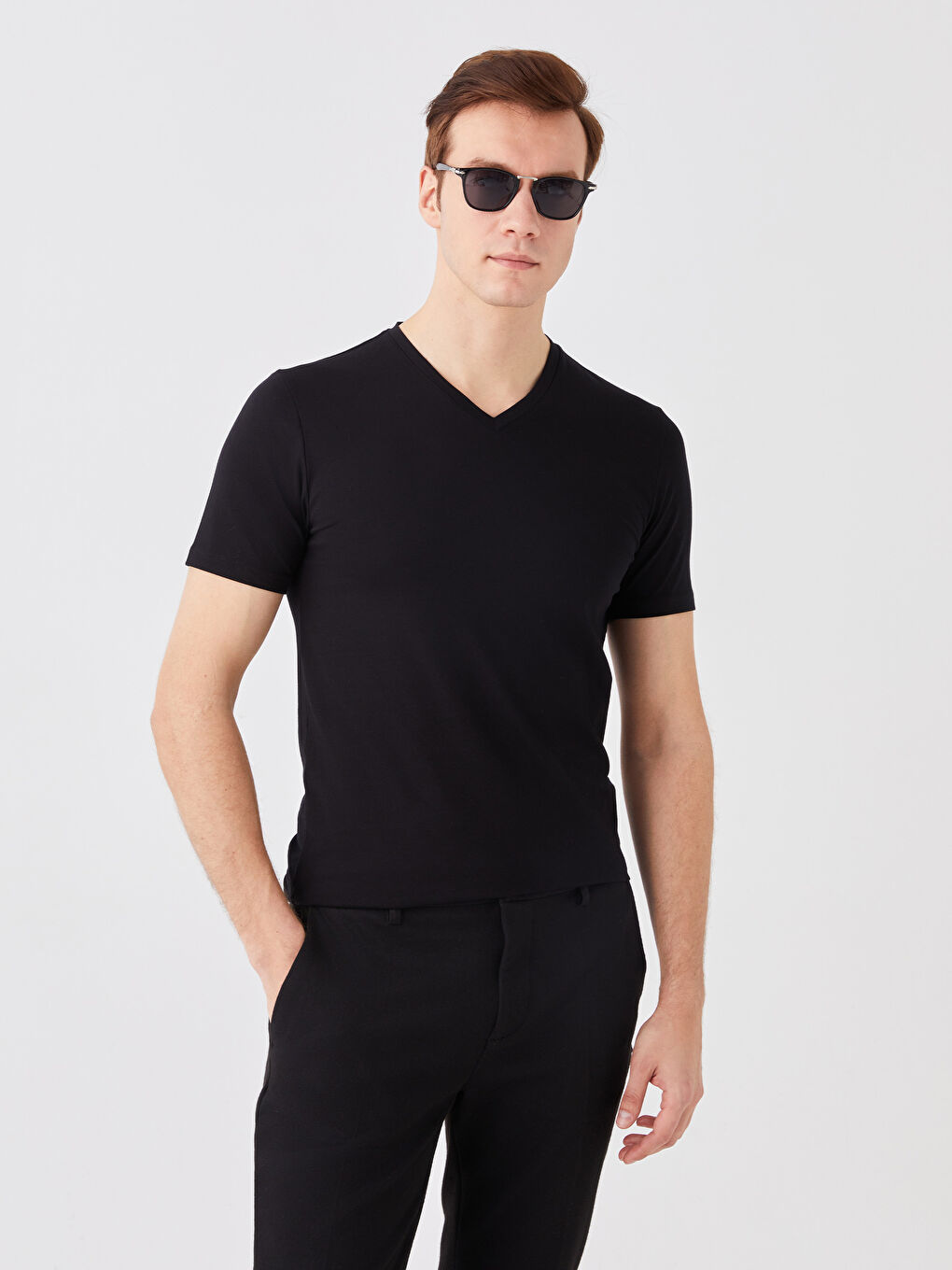 Siyah V Yaka Kısa Kollu Penye Erkek Tişört-1