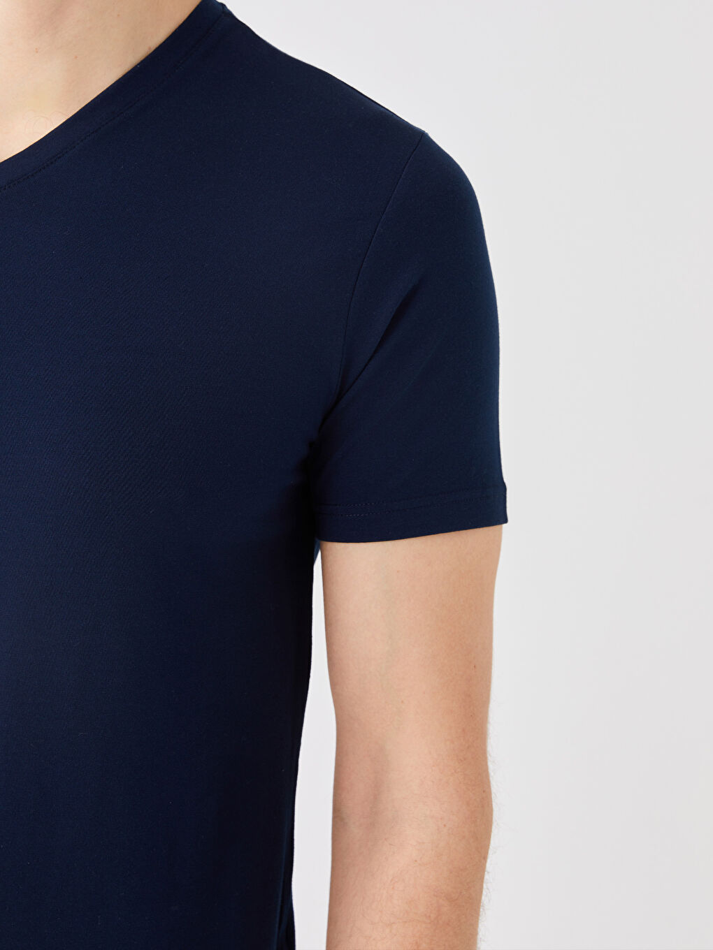 Tricou pentru Bărbați cu Decolteu în V și Mânecă Scurtă din Jerseu-3
