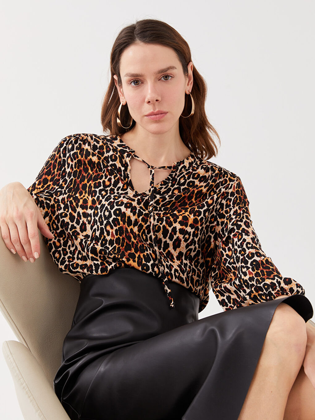 Ekru Bağlamalı Yaka Desenli Uzun Kollu Kadın Bluz