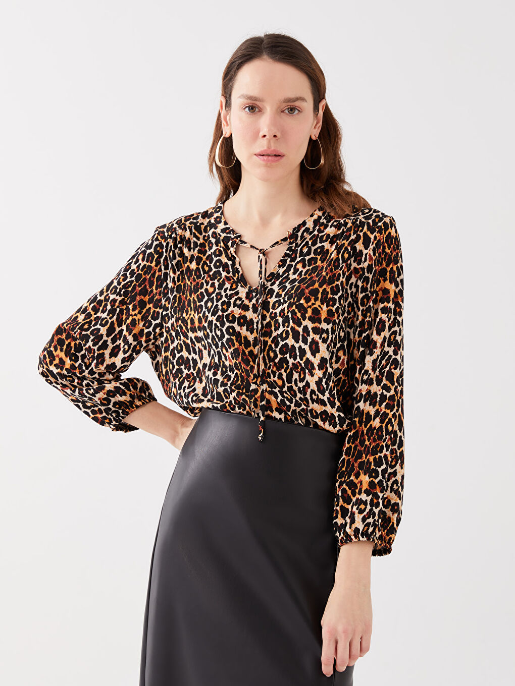 Ekru Bağlamalı Yaka Desenli Uzun Kollu Kadın Bluz-1