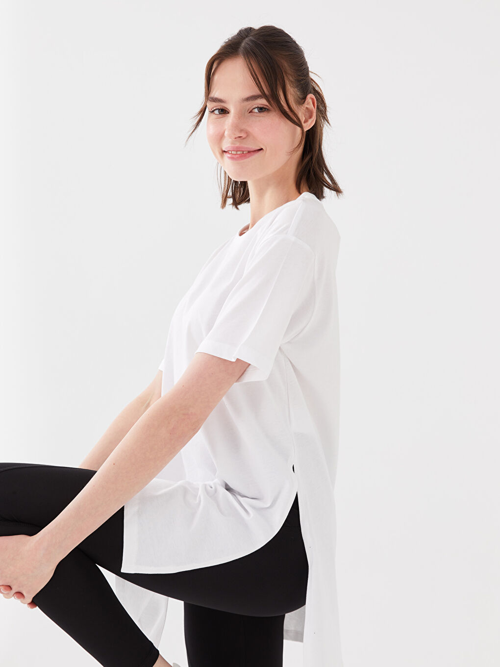 Beyaz Bisiklet Yaka Düz Kısa Kollu Kadın Tişört