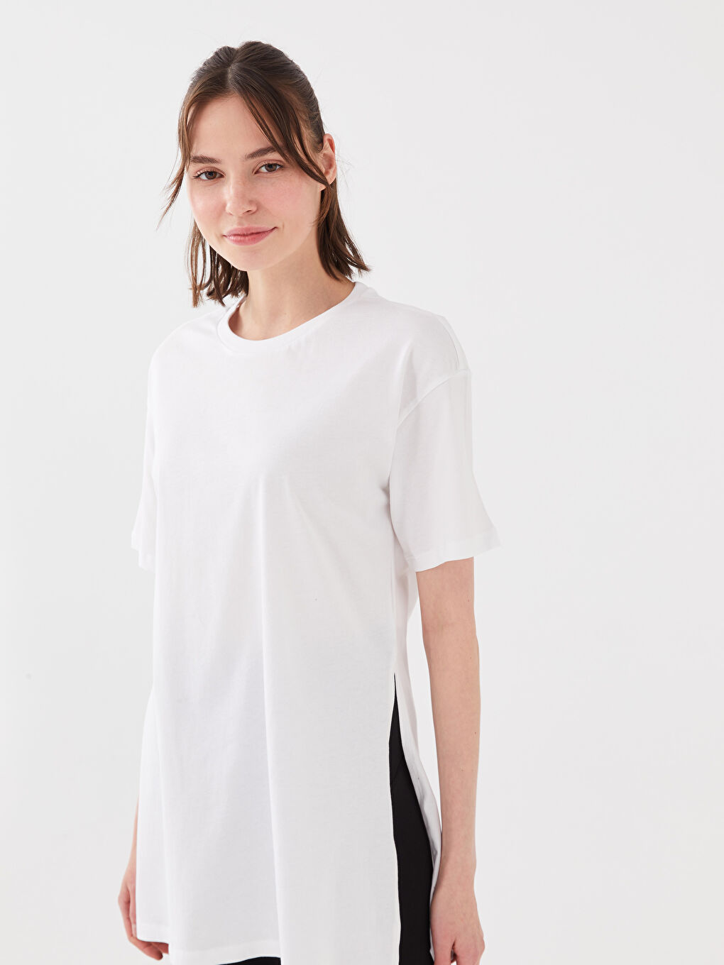 Beyaz Bisiklet Yaka Düz Kısa Kollu Kadın Tişört-1