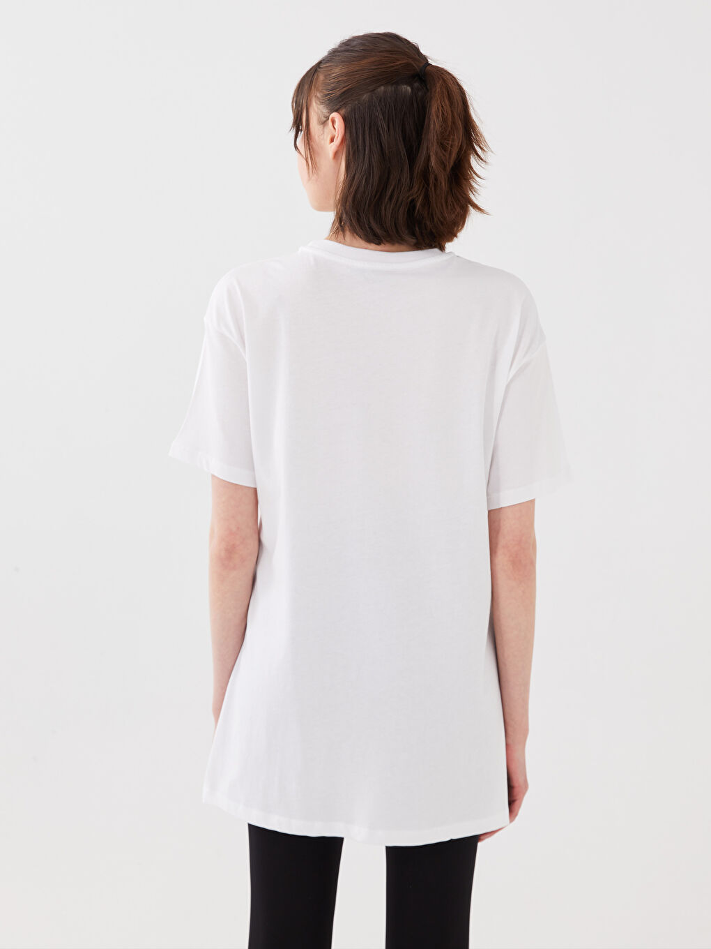 Beyaz Bisiklet Yaka Düz Kısa Kollu Kadın Tişört-4