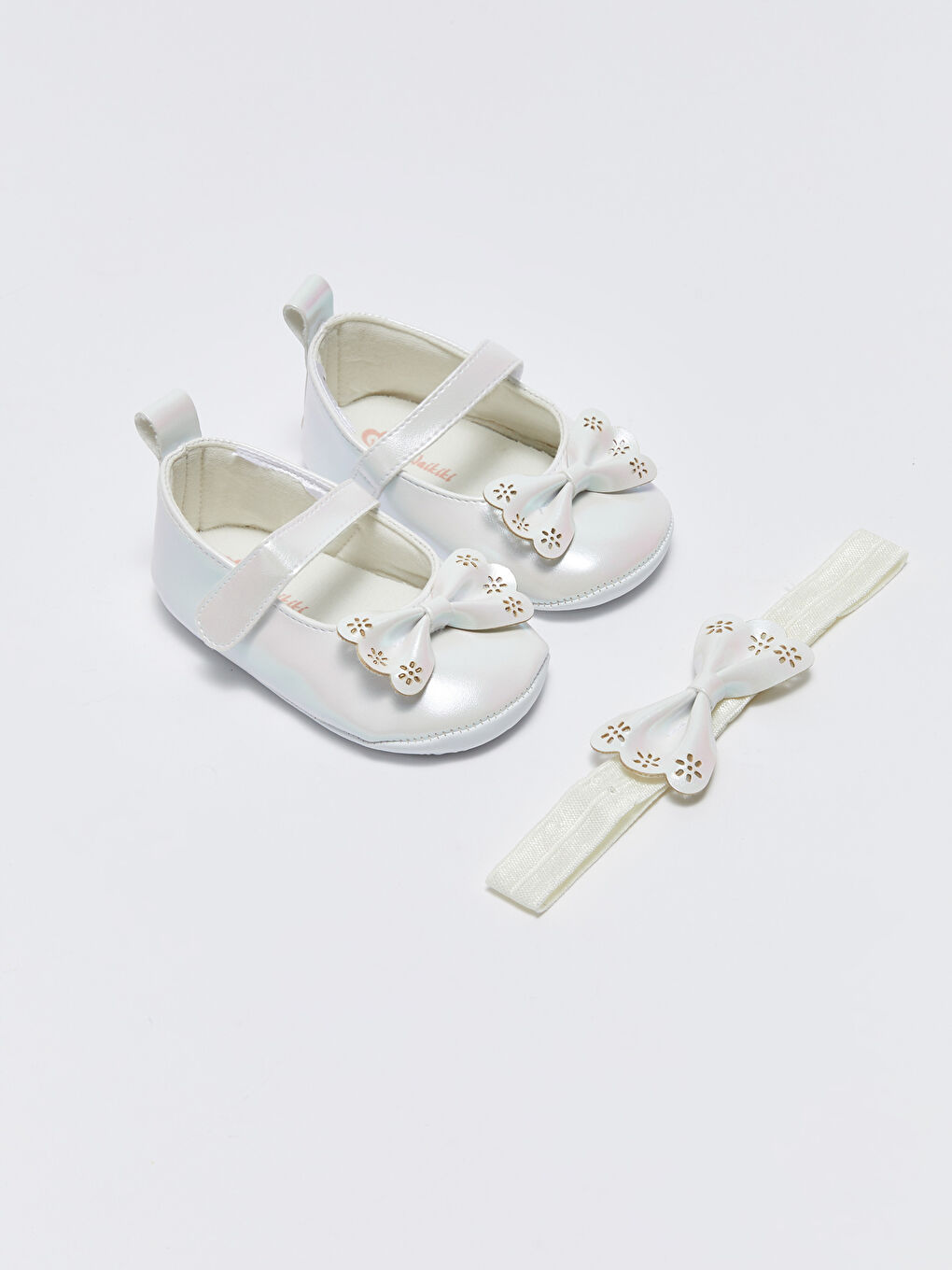 Beyaz Fiyonk Detaylı Kız Bebek Yürüme Öncesi Ayakkabı ve Saç Bandı