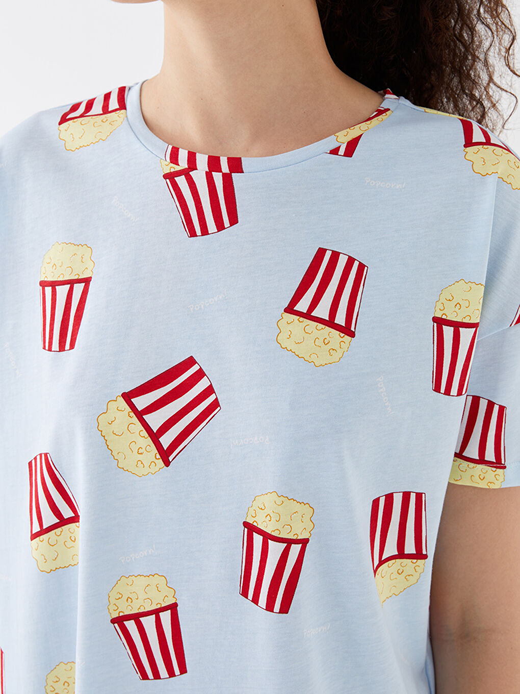 Set de pijamale scurte pentru femei cu guler rotund, mânecă scurtă și model-3