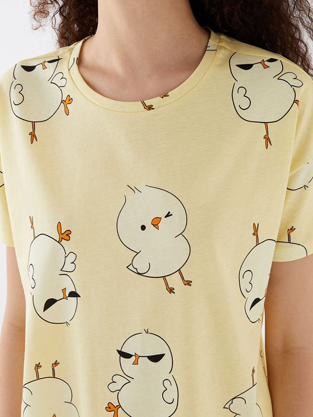 طقم بيجامة شورت كم قصير منقوش بياقة دائرية للسيدات-3