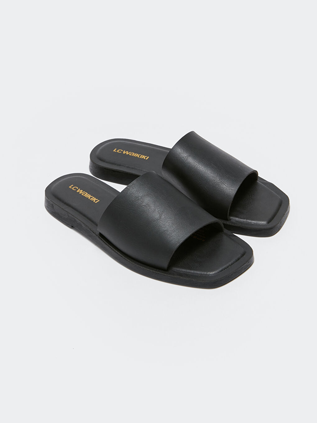 Siyah Deri Görünümlü Kadın Terlik