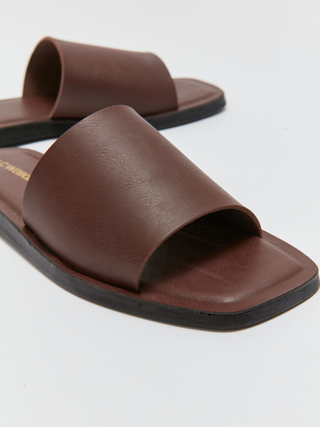 Kahverengi Deri Görünümlü Kadın Terlik-4