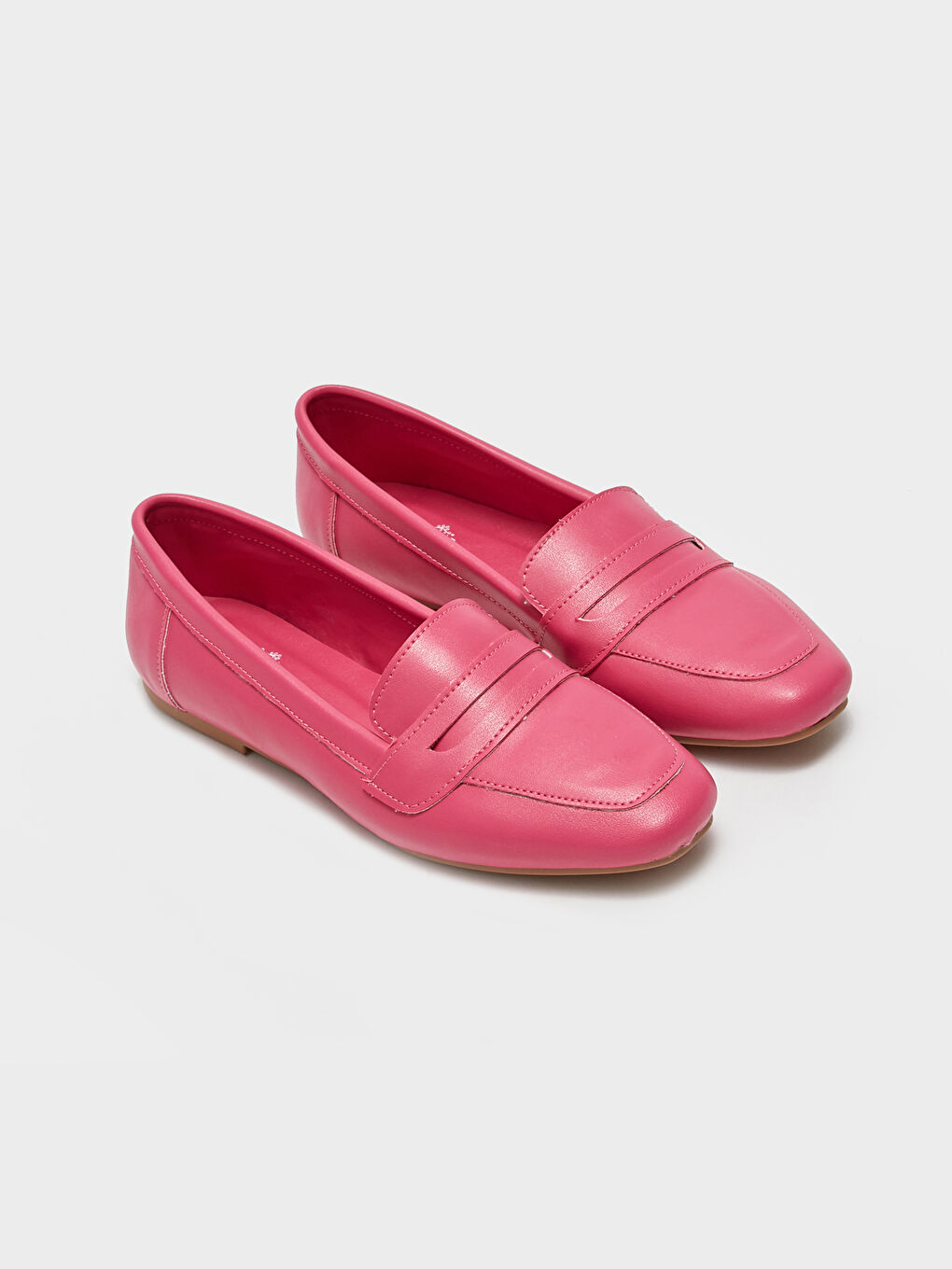 Fuşya Deri Görünümlü Kadın Klasik Ayakkabı
