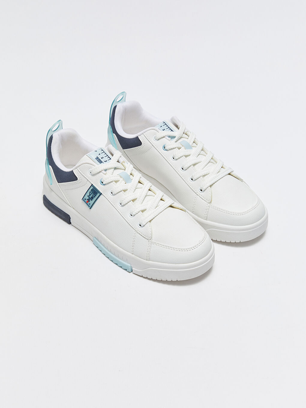 Beyaz Bağcıklı Erkek Spor Ayakkabı