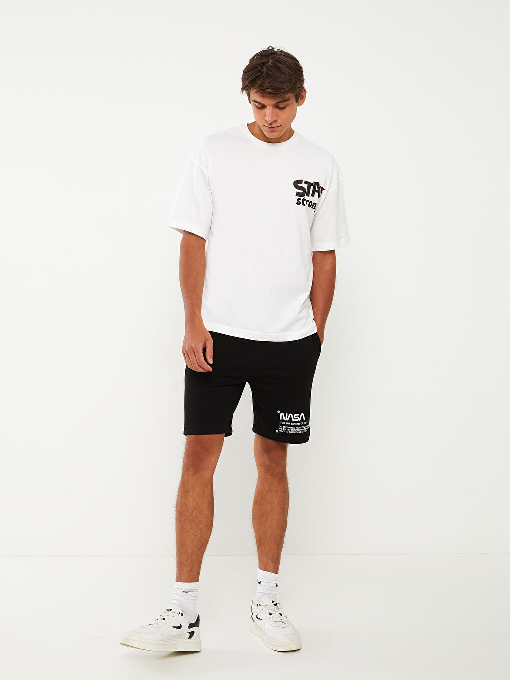 Siyah Standart Kalıp Baskılı Erkek Şort-1