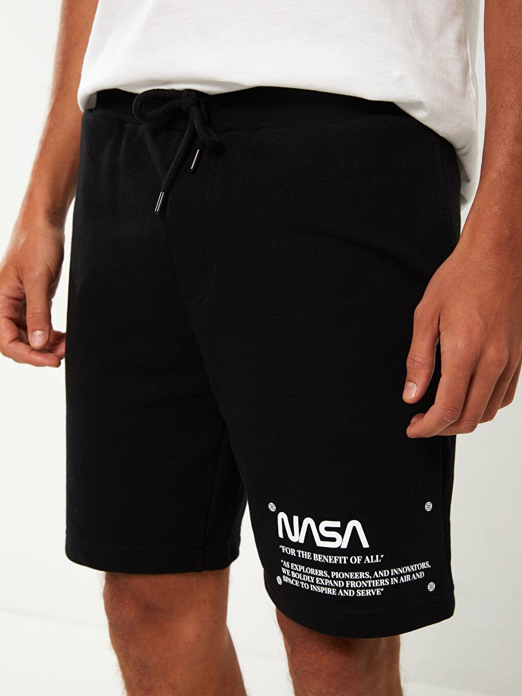 Siyah Standart Kalıp Baskılı Erkek Şort-4
