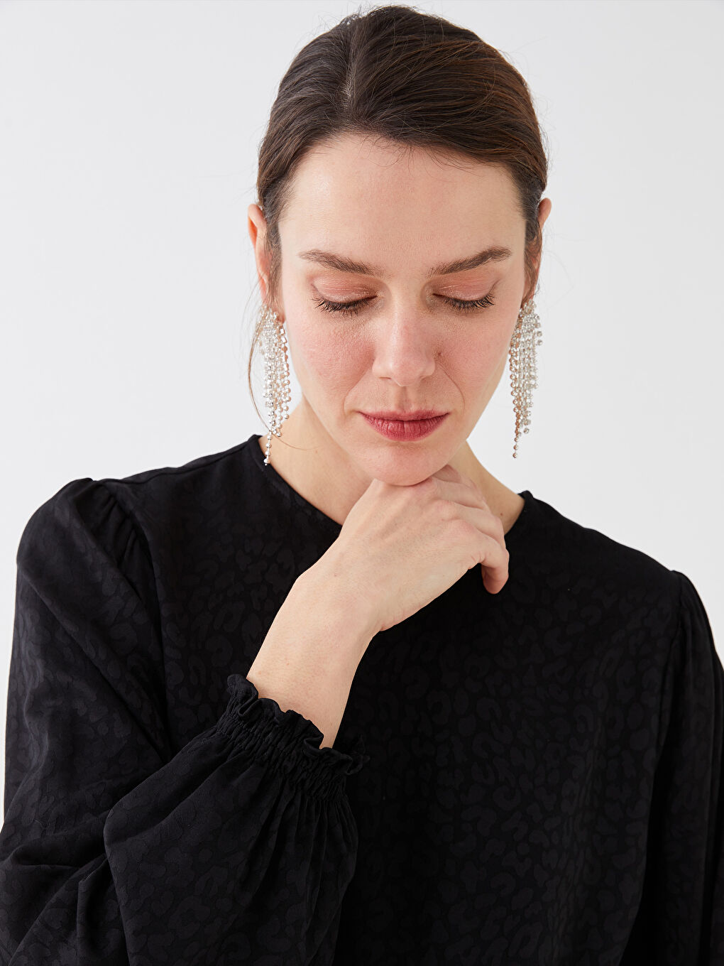 Siyah Bisiklet Yaka Desenli Uzun Kollu Saten Kadın Tunik-2