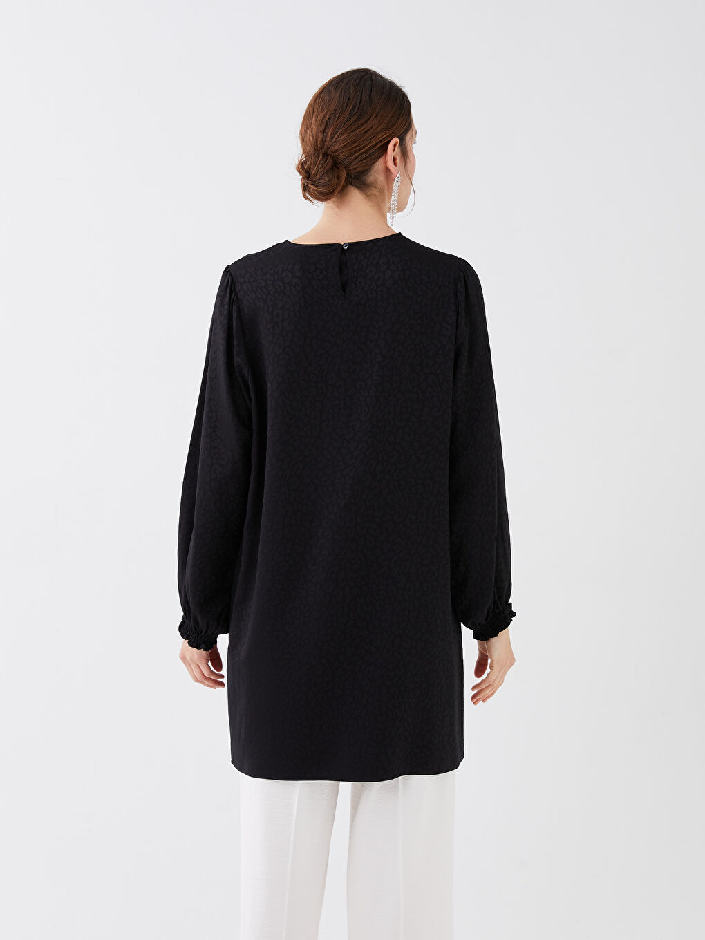 Siyah Bisiklet Yaka Desenli Uzun Kollu Saten Kadın Tunik-4