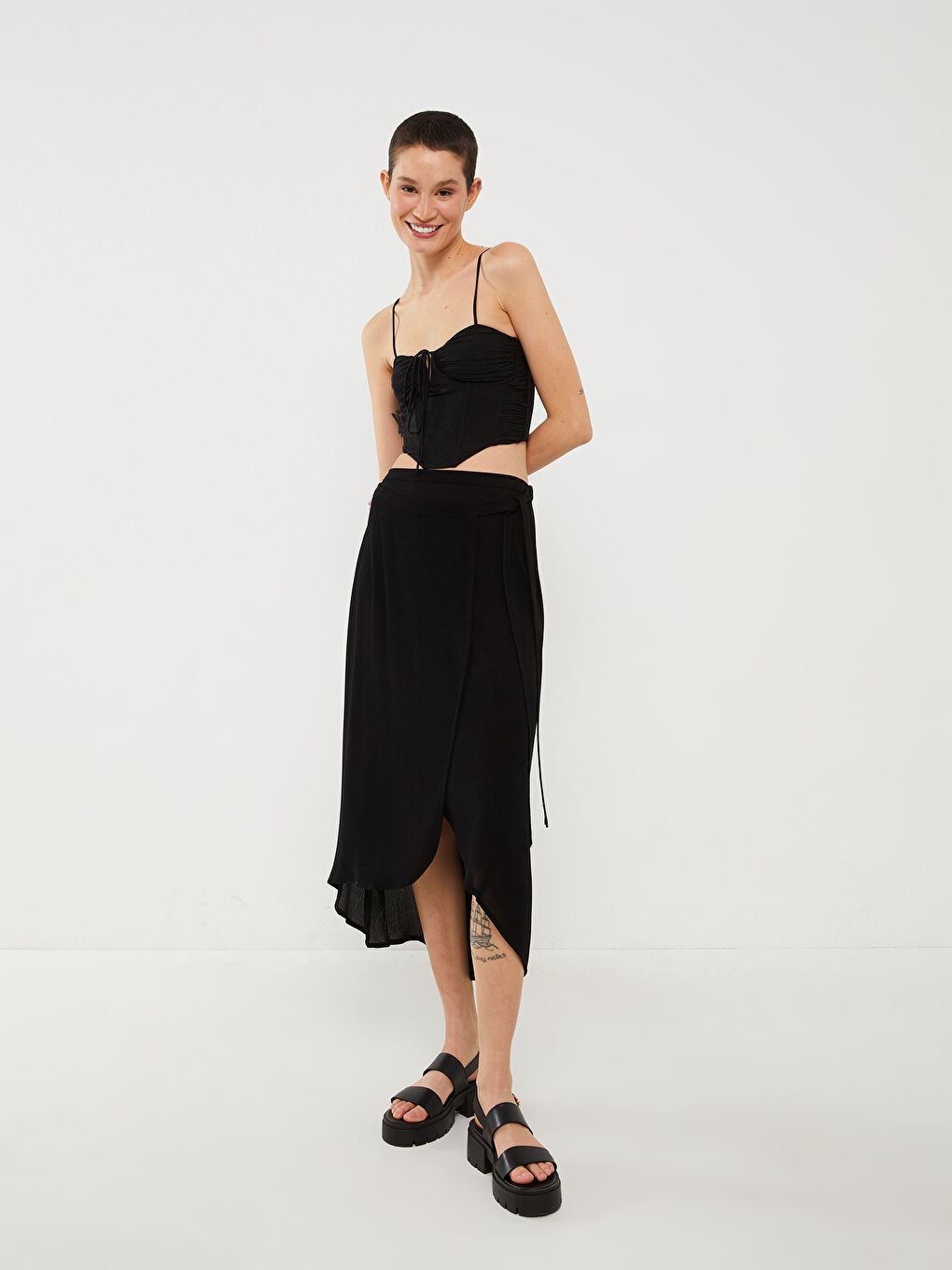 Siyah Beli Lastikli Düz Krinkle Kadın Etek