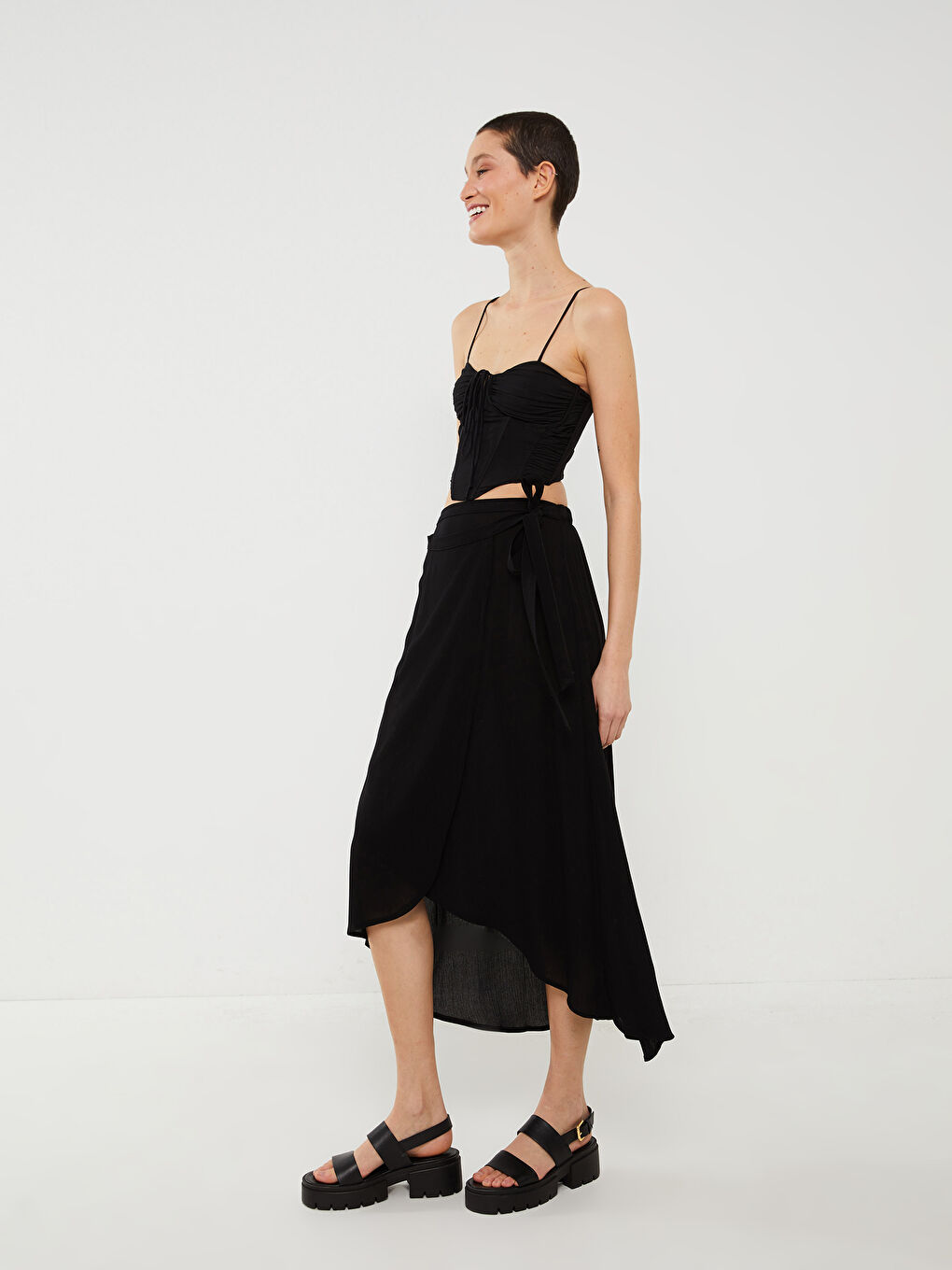 Siyah Beli Lastikli Düz Krinkle Kadın Etek-1