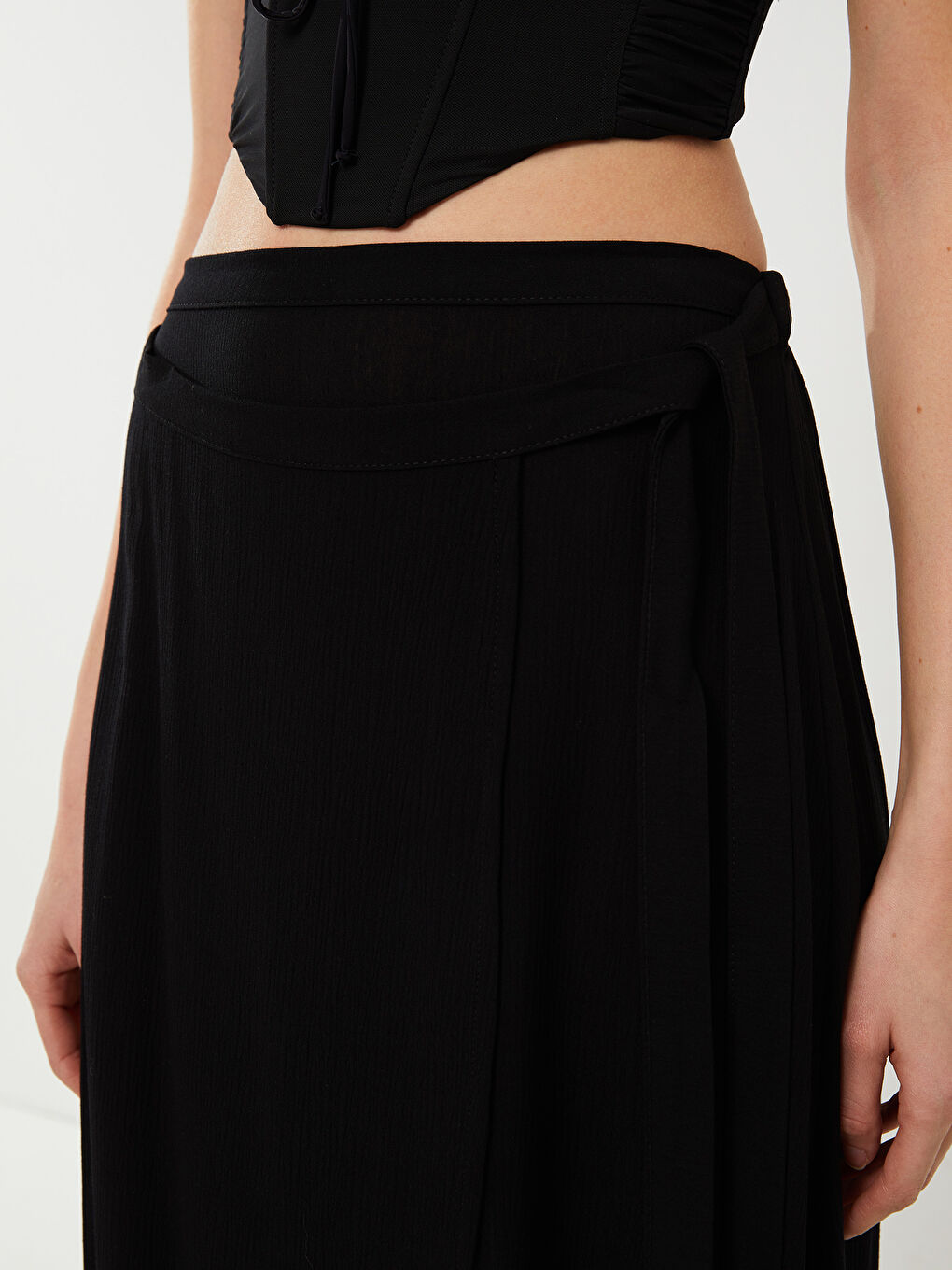 Siyah Beli Lastikli Düz Krinkle Kadın Etek-2