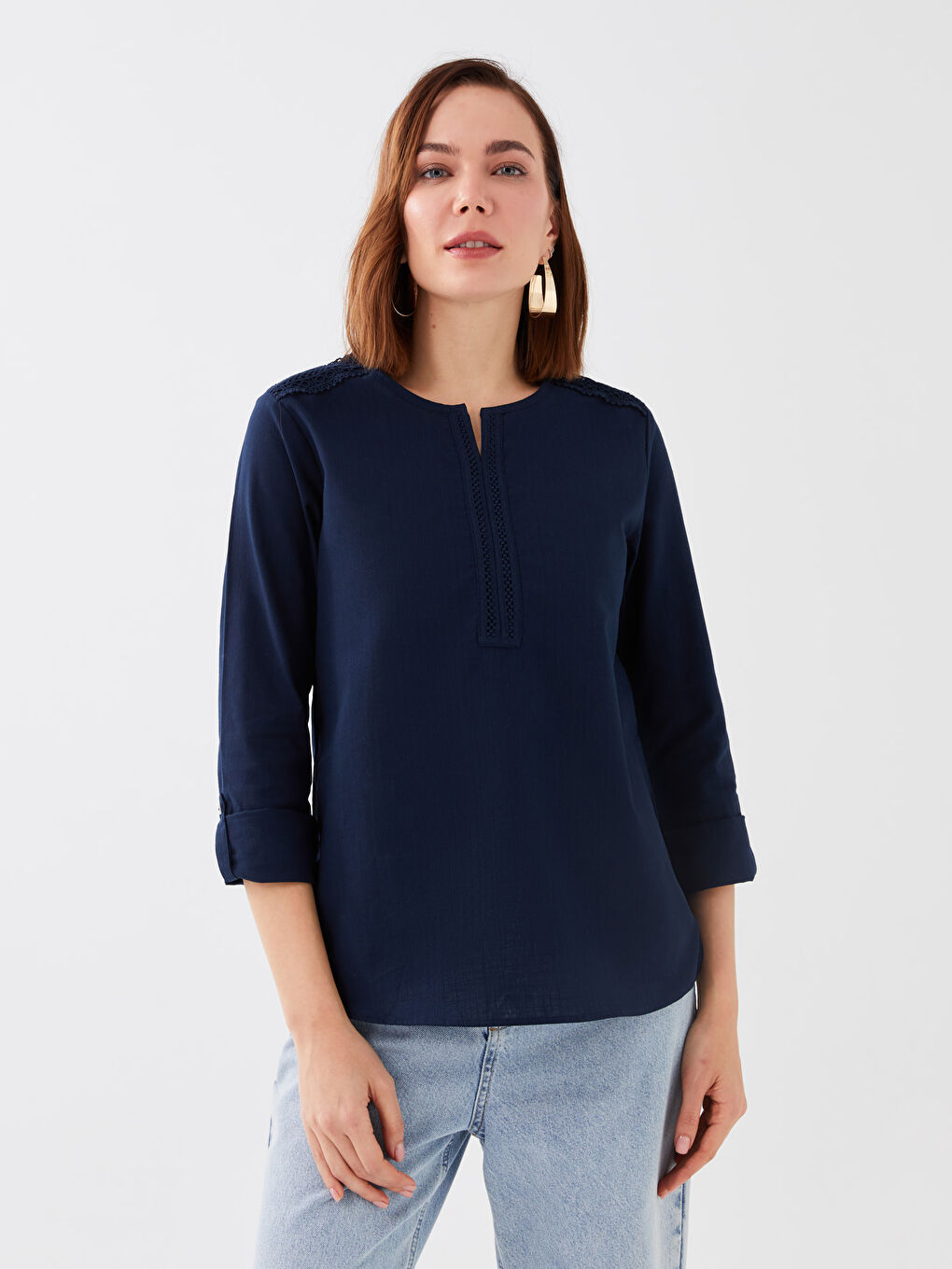 Blouse pour Femmes en Popeline à Manches Longues avec Détails en Dentelle et Encolure Henley-1