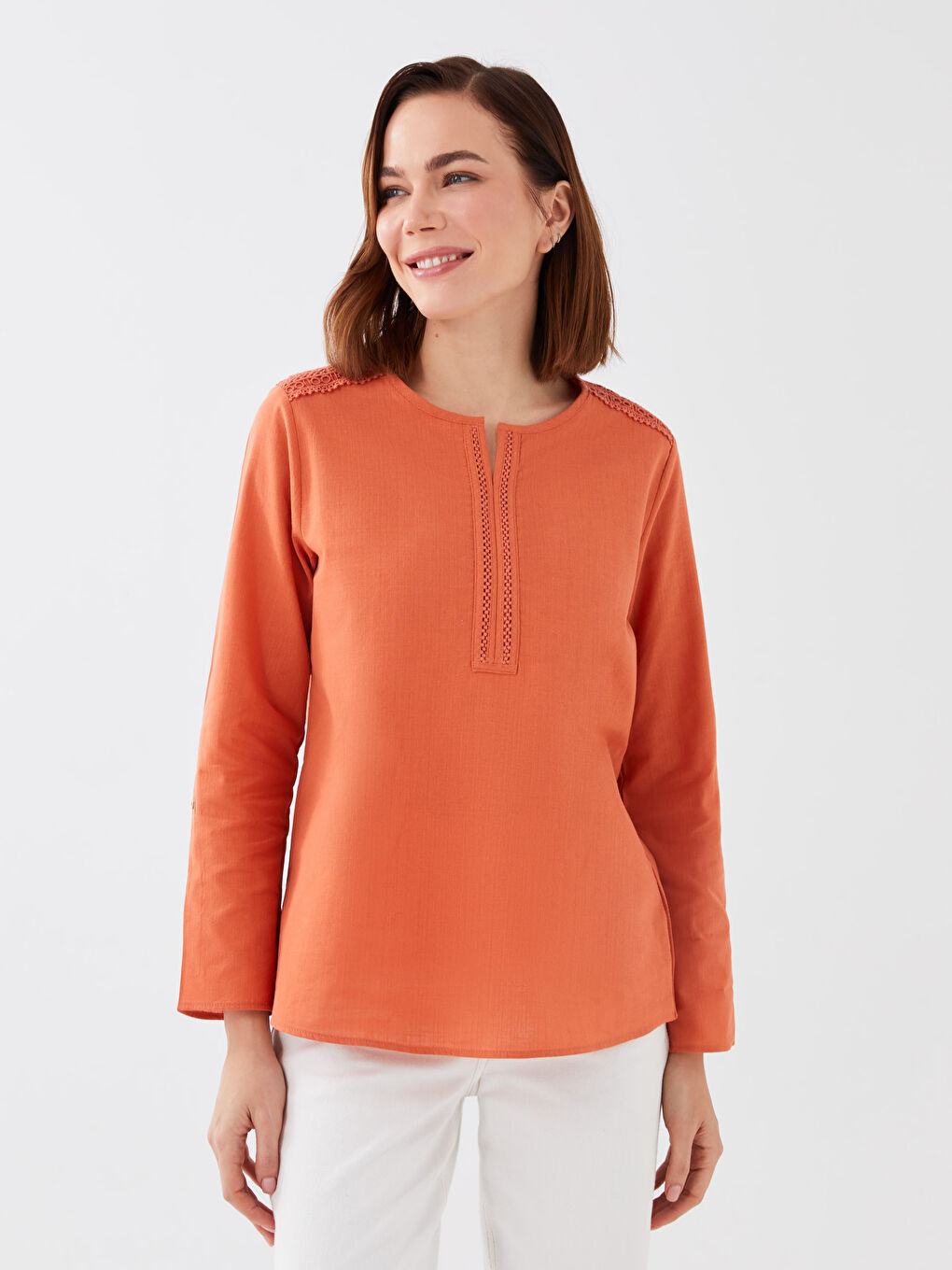 Turuncu Kaçık Yaka Dantel Detaylı Uzun Kollu Poplin Kadın Bluz-1