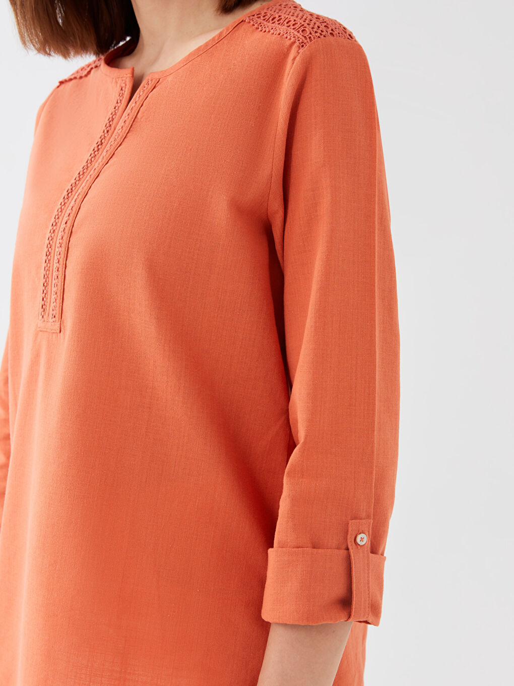 Turuncu Kaçık Yaka Dantel Detaylı Uzun Kollu Poplin Kadın Bluz-3
