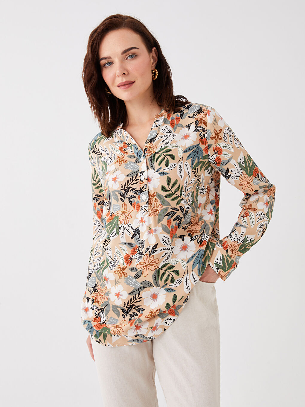 Bej Kaçık Yaka Çiçekli Uzun Kollu Kadın Bluz