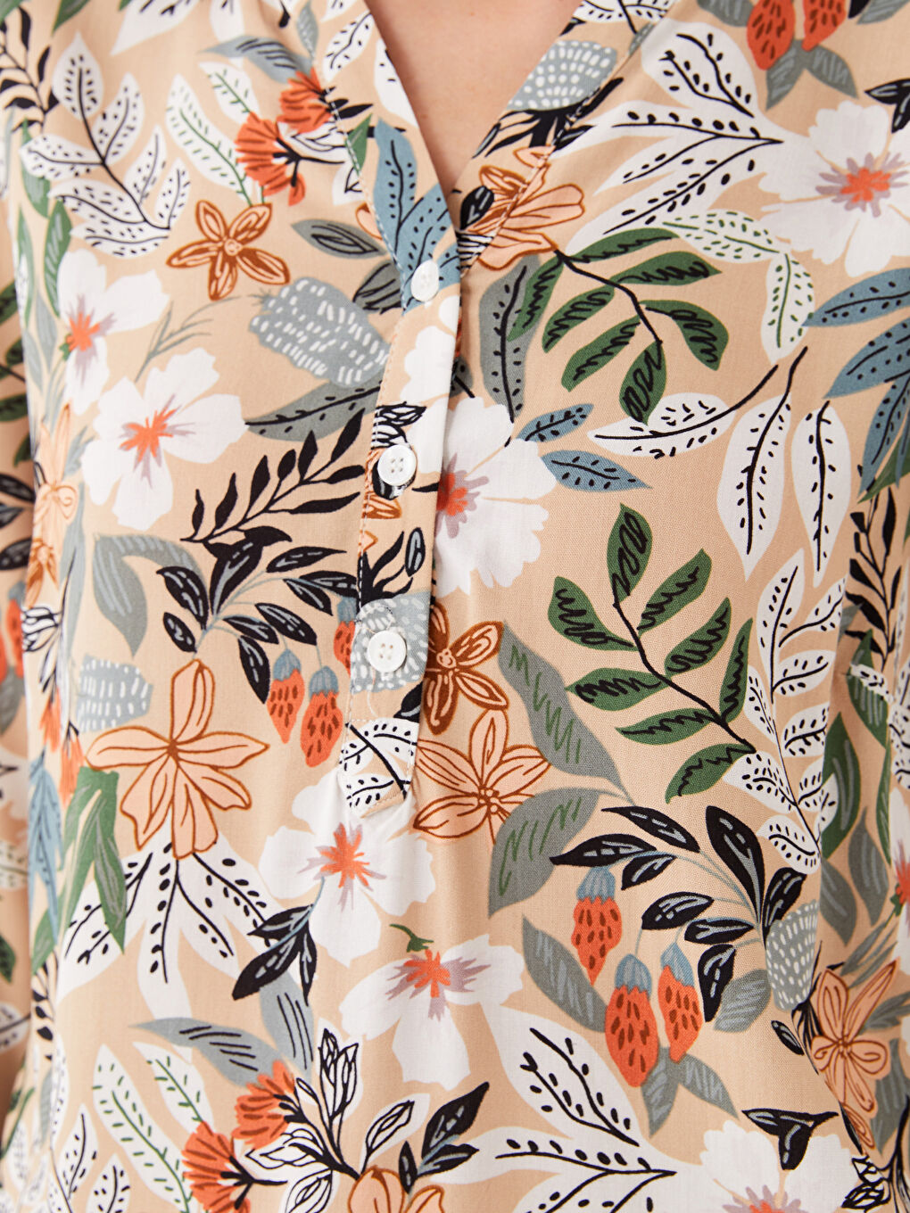 Bej Kaçık Yaka Çiçekli Uzun Kollu Kadın Bluz-3