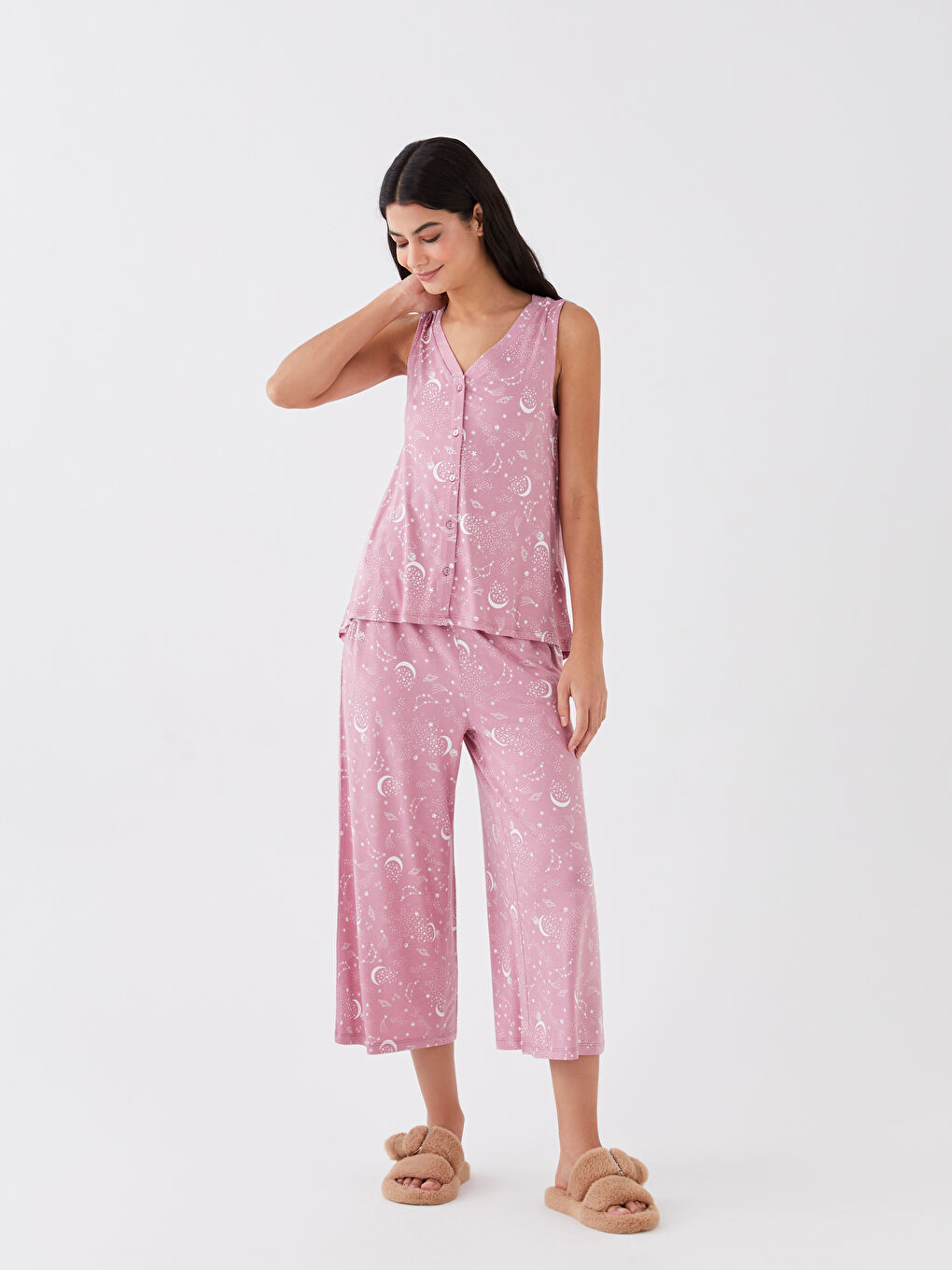 Pembe V Yaka Desenli Kadın Kaprili Pijama Takımı