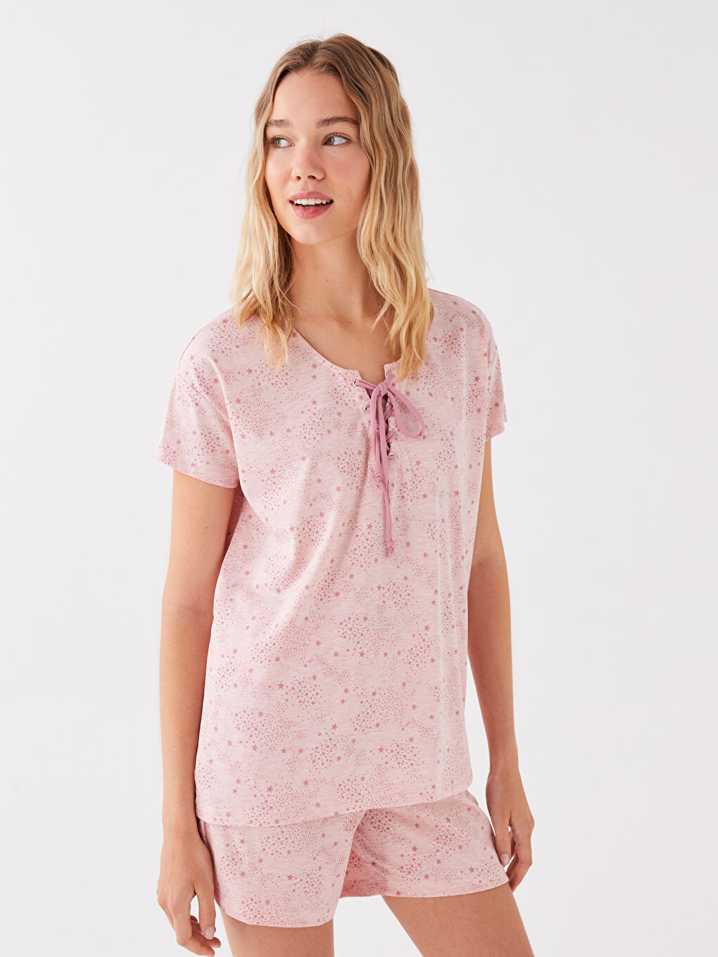 Pembe Bağlamalı Yaka Desenli Kısa Kollu Kadın Şortlu Pijama Takımı