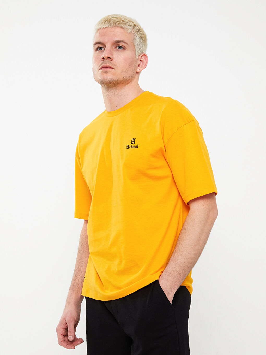 تيشيرت رجالي ياقة دائرية كم قصير مطبوع قطن ممشط