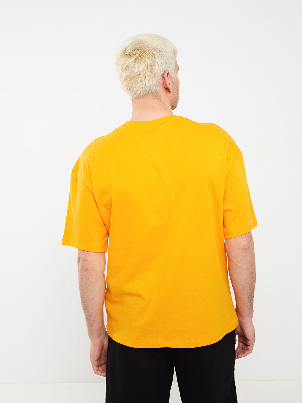 تيشيرت رجالي ياقة دائرية كم قصير مطبوع قطن ممشط-4