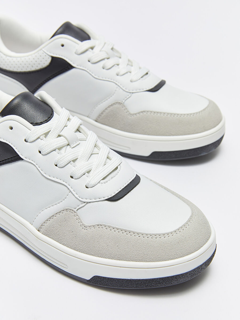 Beyaz Renk Bloklu Bağcıklı Kadın Spor Ayakkabı-2