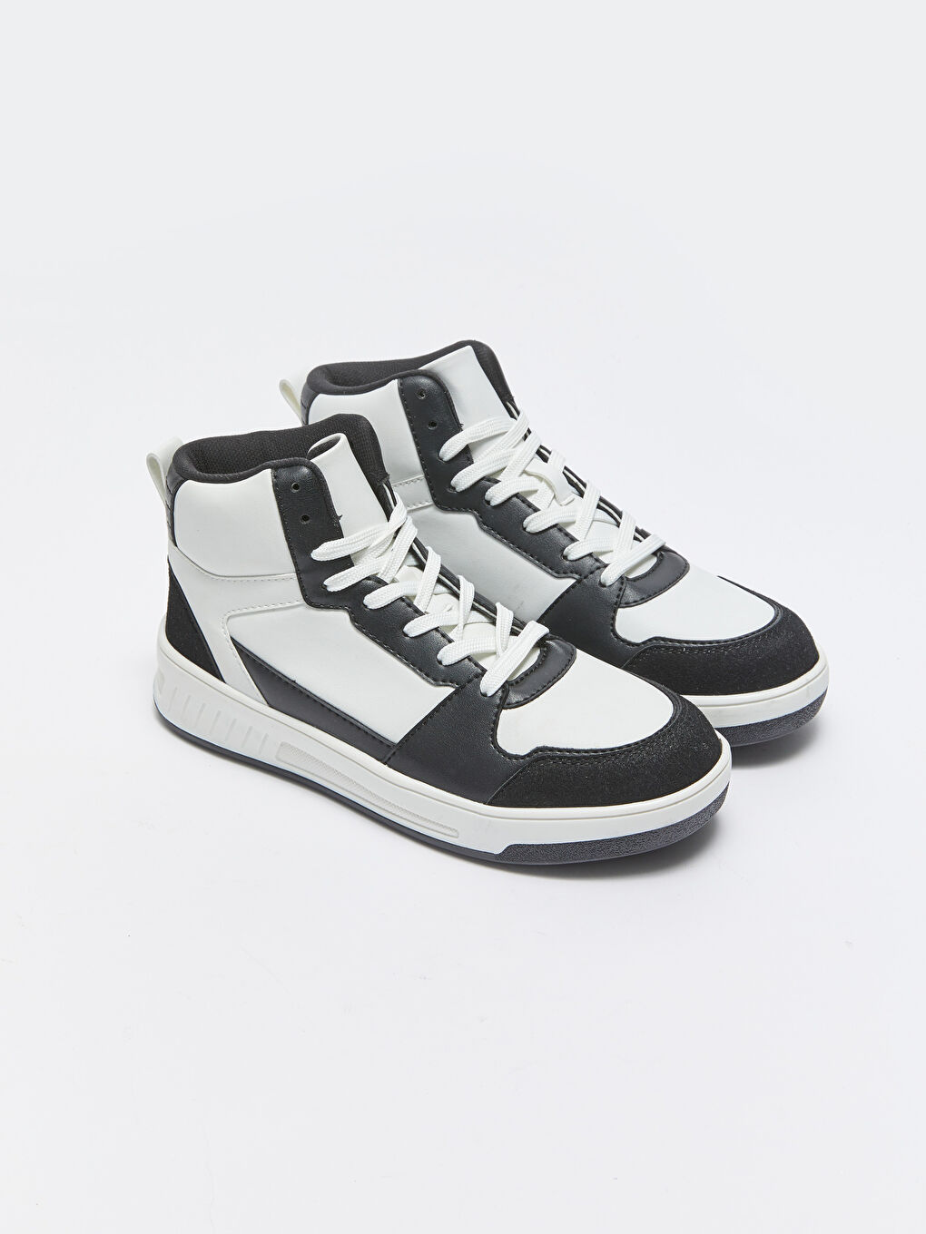 Siyah Renk Bloklu Bağcıklı Bilek Boy Kadın Spor Ayakkabı