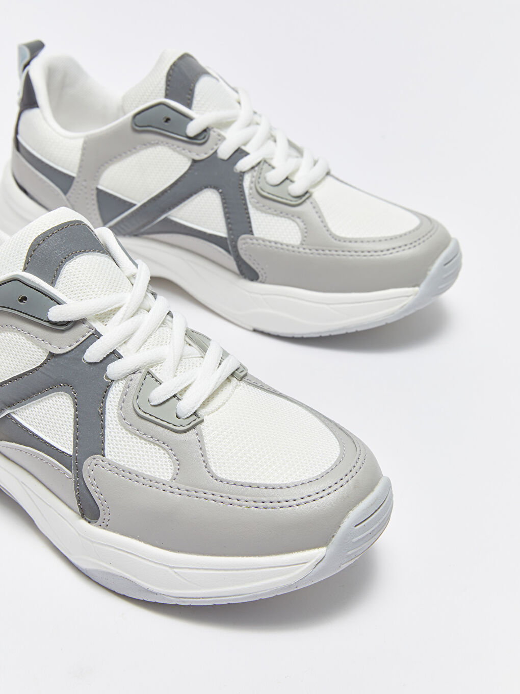 Gri Bağcıklı Renk Bloklu Kadın Spor Ayakkabı-5