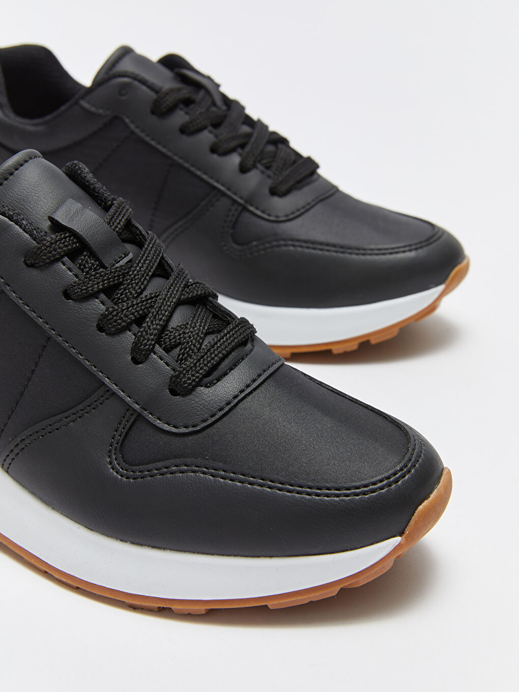 Siyah Bağcıklı Kadın Spor Ayakkabı-2