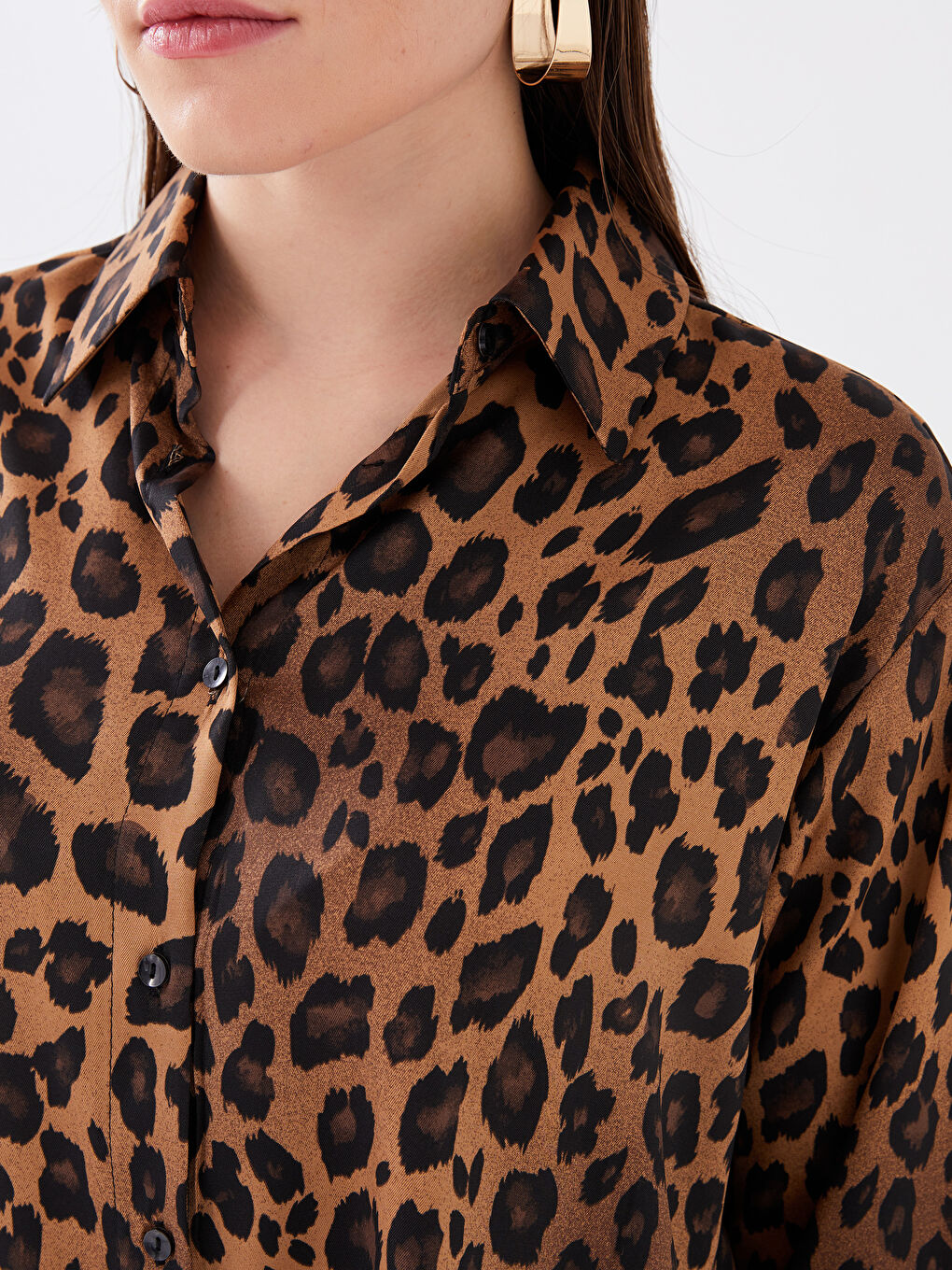 Kahverengi Desenli Oversize Saten Kadın Gömlek-3
