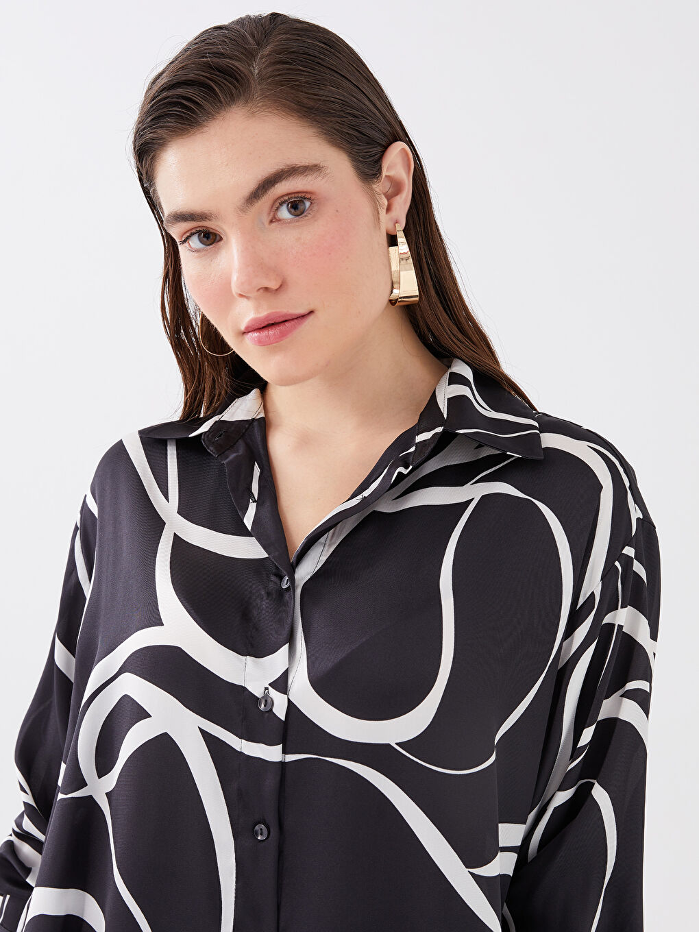 Ekru Desenli Oversize Saten Kadın Gömlek