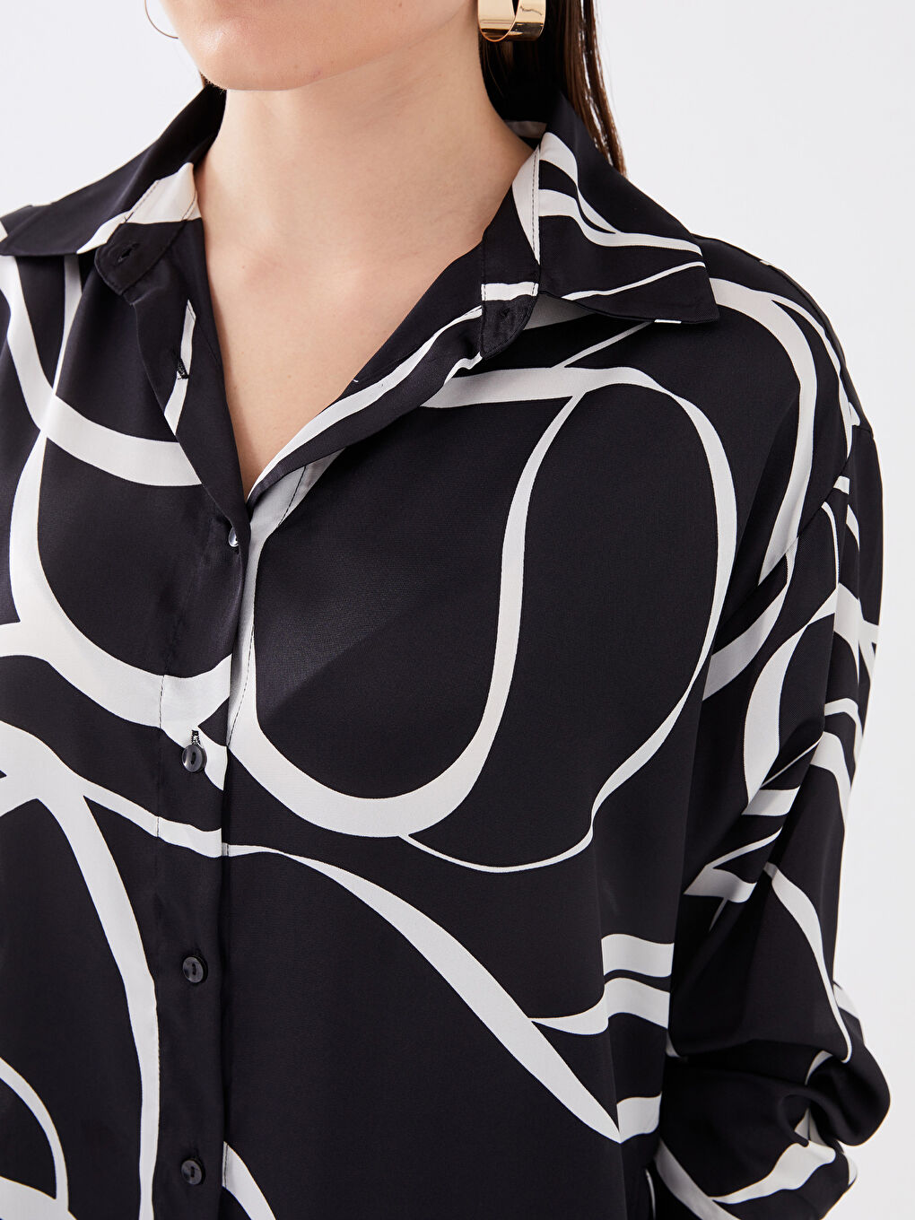 Ekru Desenli Oversize Saten Kadın Gömlek-3