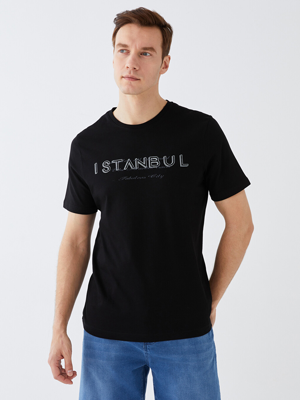 T-shirt Penje Me Jakë Të Rrumbullakët, Mëngë Të Shkurtra Dhe Stampim Stambolli Për Burra