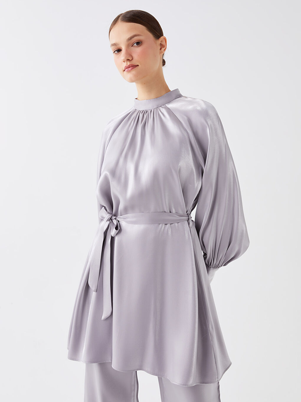 Gri Dik Yaka Düz Uzun Kollu Saten Kadın Tunik-1