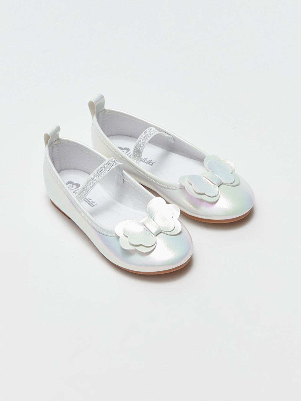 Beyaz Fiyonk Detaylı Kız Bebek Babet