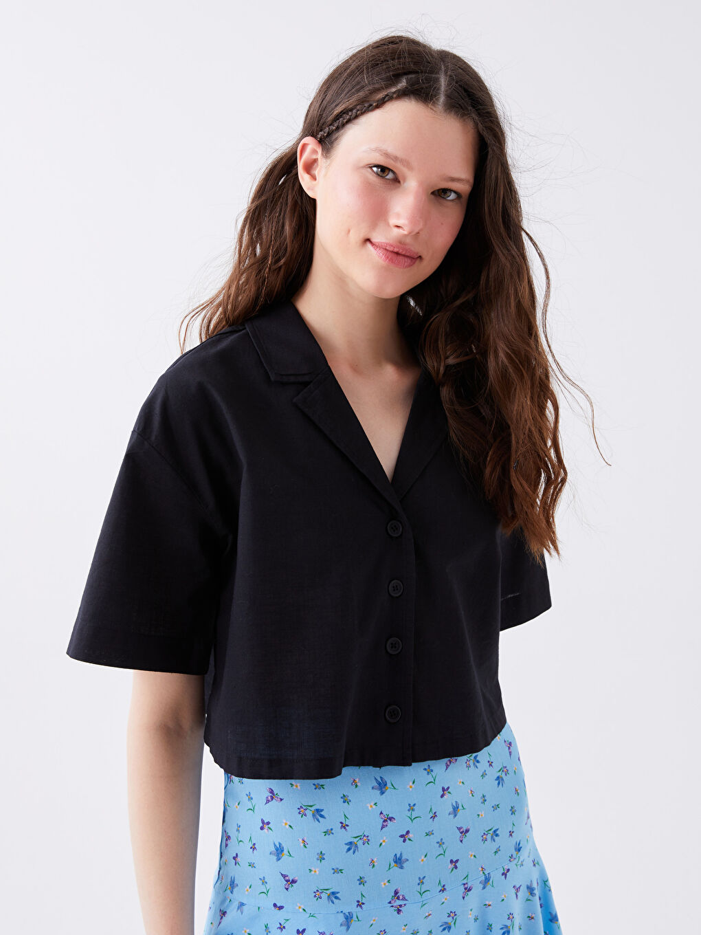 Однотонная Укороченная Льняная Рубашка с Короткими Рукавами Женская-1