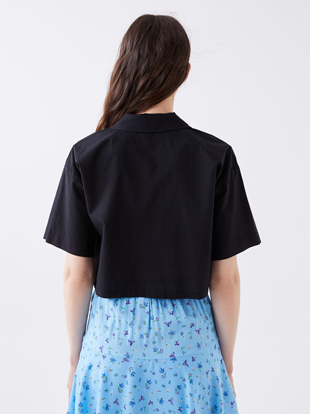 Однотонная Укороченная Льняная Рубашка с Короткими Рукавами Женская-5