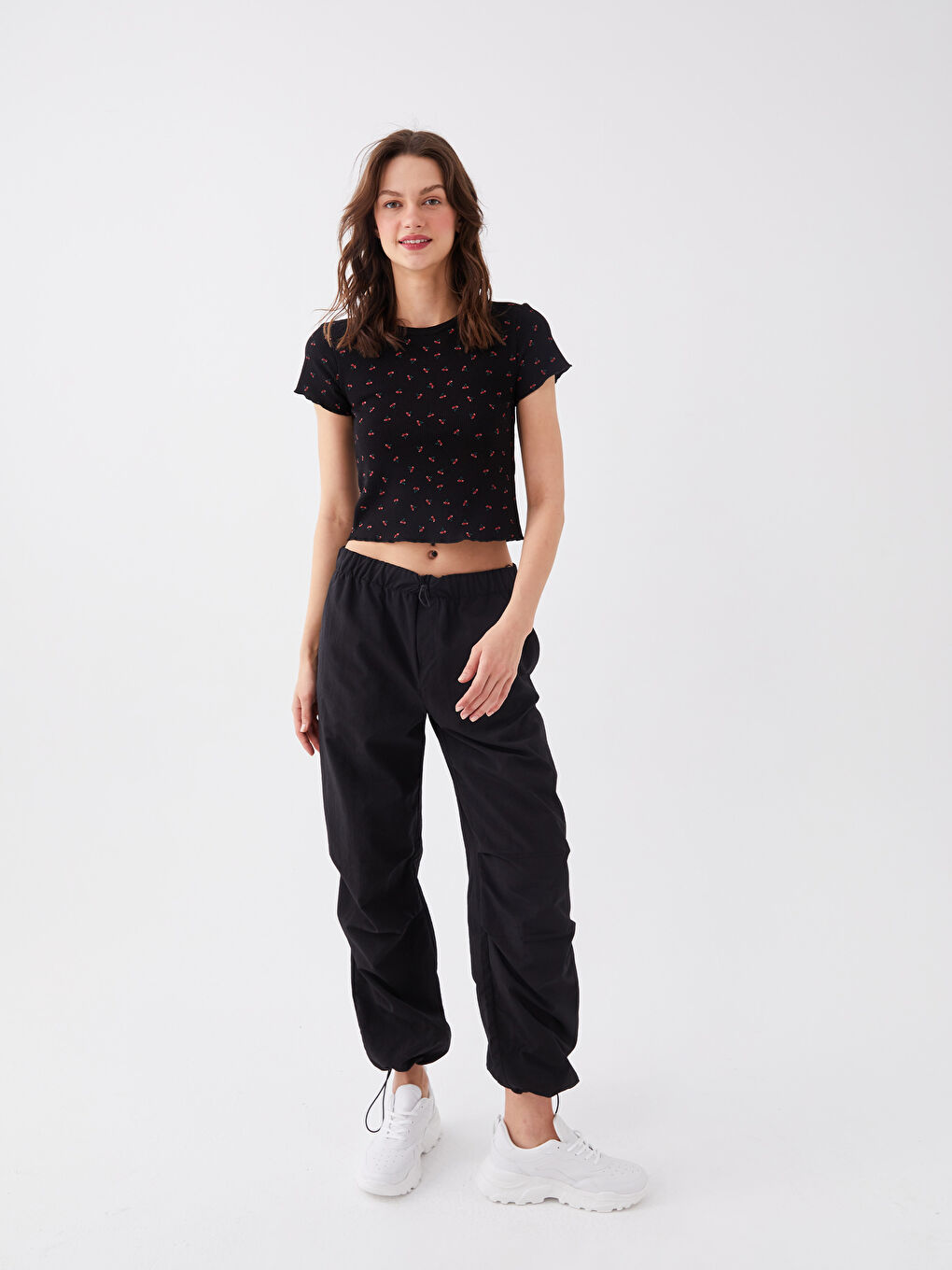 Siyah Bisiklet Yaka Desenli Kısa Kollu Kadın Crop-2